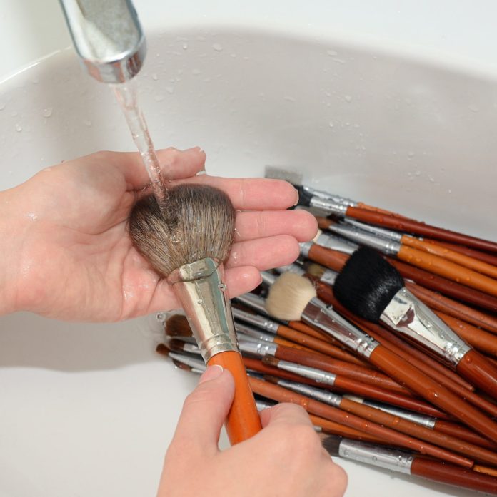 cleaning makeup brushes - Baby shampoo - featured - Major Mag