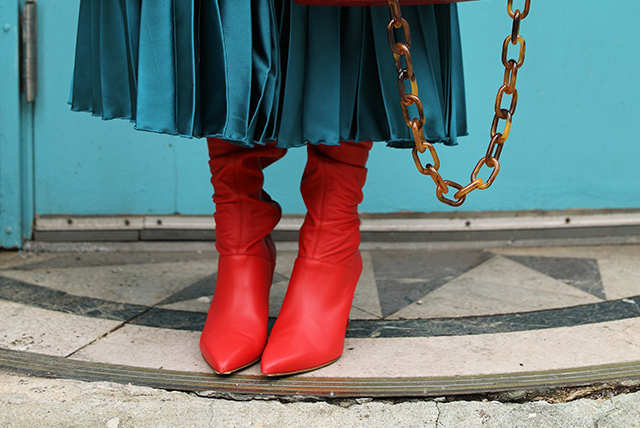 How-to-wear-Red-Boots-for-fall-featured