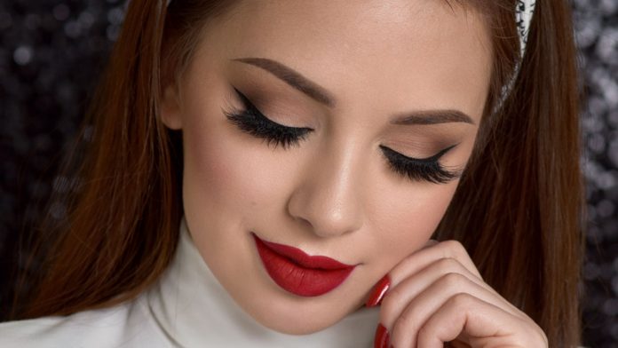 smokey eyes and red lip makeup looks - featured - Major Mag