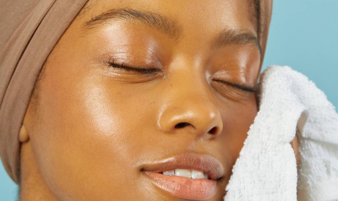 How to hydrate oily, dehydrated skin - featured - Major Mag